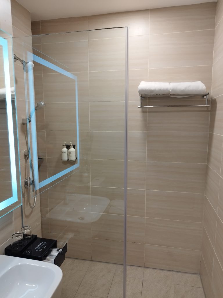 ST Giles Southkey -Walk-in shower, Towels